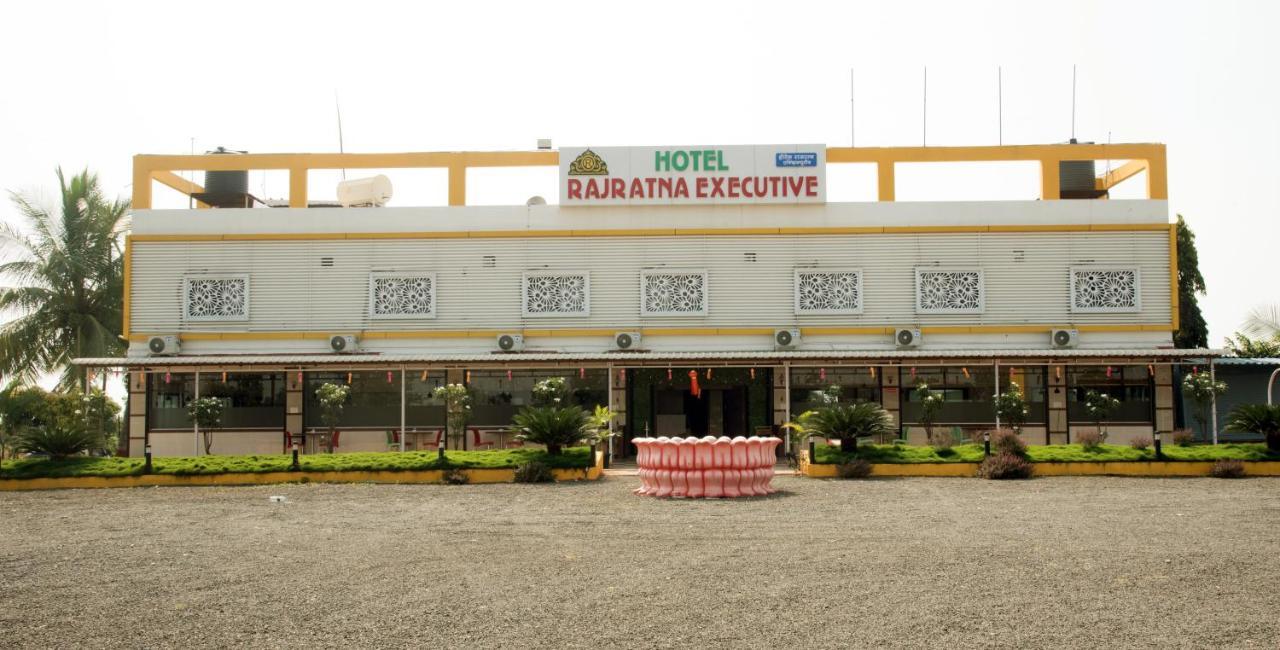 Hotel Rajratna Executive Supe Buitenkant foto