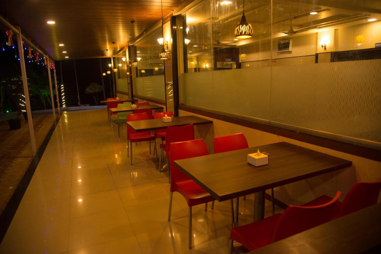 Hotel Rajratna Executive Supe Buitenkant foto